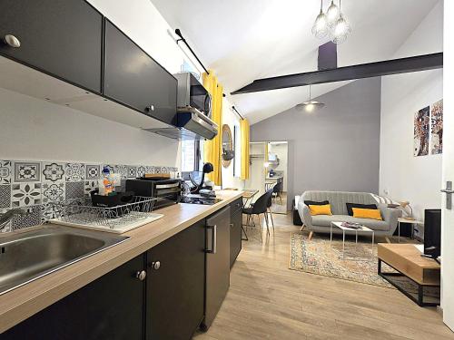 Sublime Cocon Pour Deux 1 Lit Double Hypercentre de Montauban Proche Place Nationale in Montauban, France