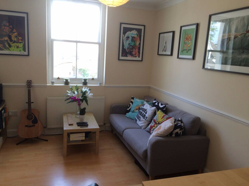 Bright Modern 1 Bed flat in Camden