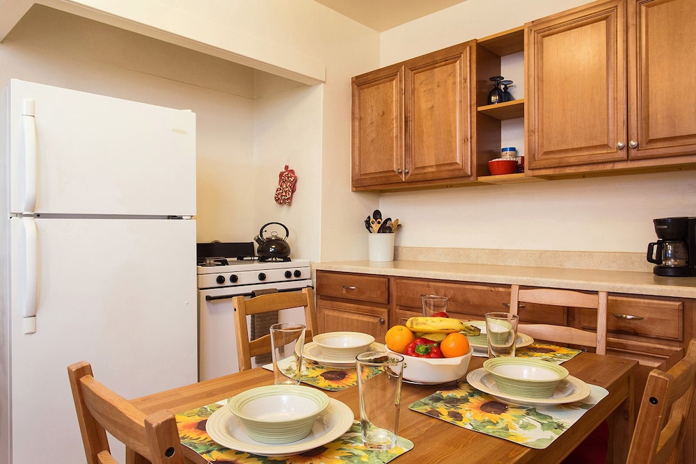 Hollywood Hills Suites - photo 35