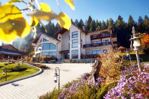 Pension Perla Bucovinei — 4-Star Luxury Hotel in Gura Humorului, Romania