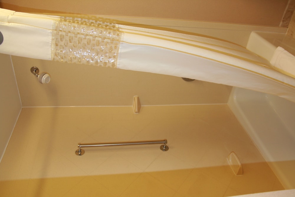 Hampton Inn Bennington - photo 28