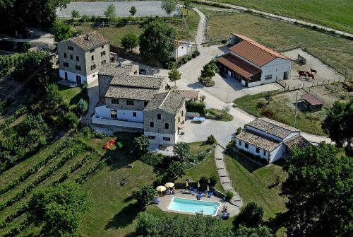 Agriturismo Alla Vecchia Quercia — 4-Star Luxury Hotel in Pergola, Italy