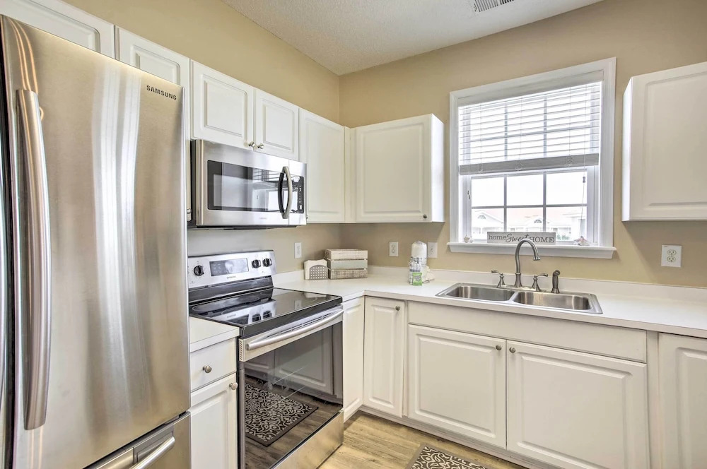 Barefoot Resort Condo with Pool Tennis Court Access - photo 11