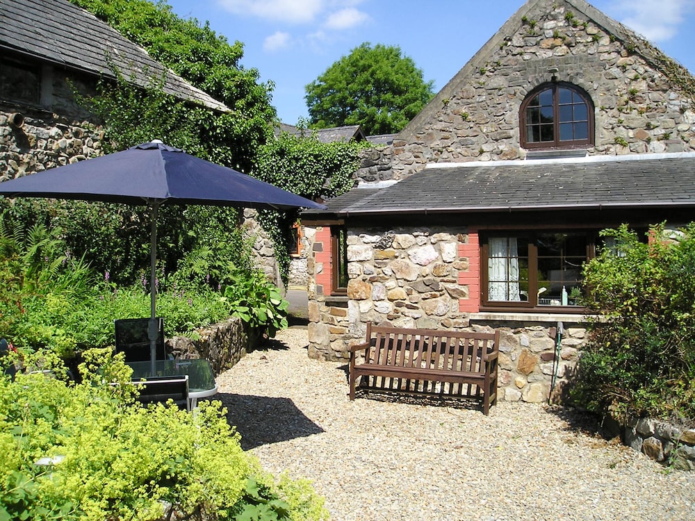 Barn Court Cottage — 4-Star Luxury Hotel in Narberth, United Kingdom