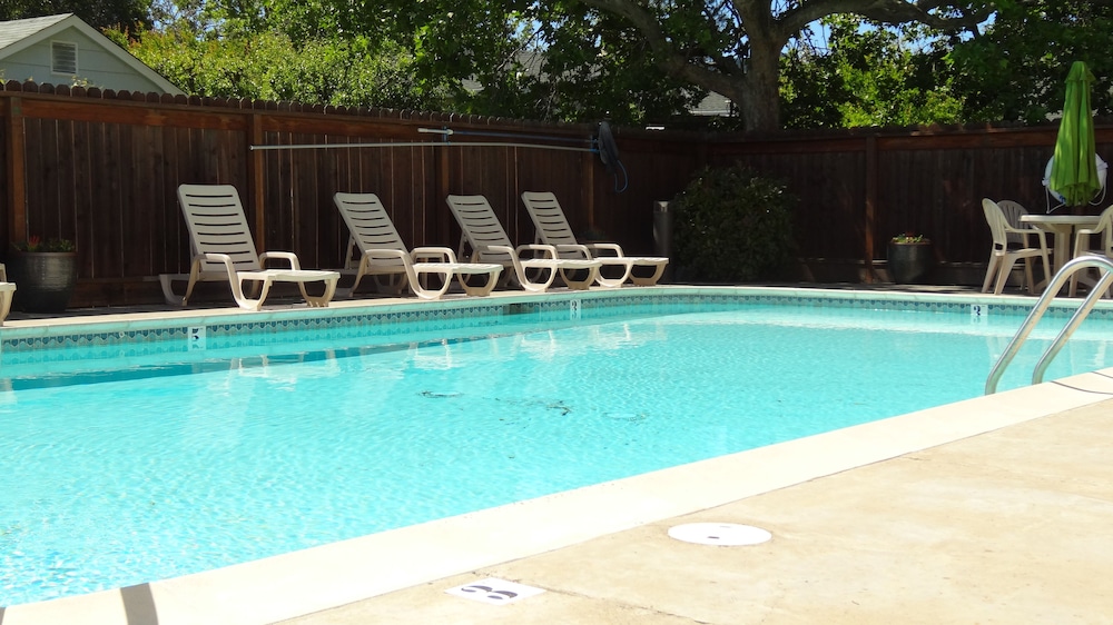 Cloverdale Wine Country Inn & Suites - photo 33