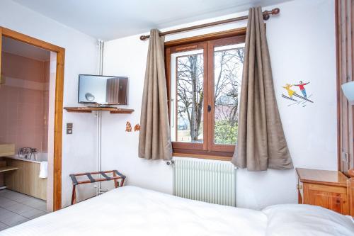 Hotel Le Telecabine in La Chapelle-Saint-Luc, France