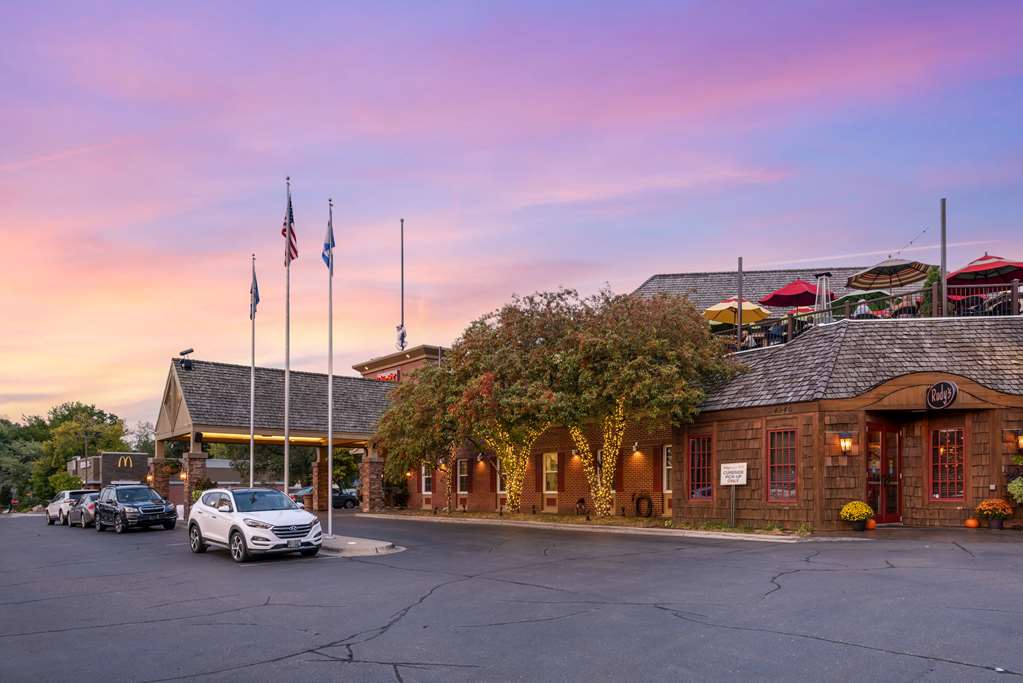Best Western Plus White Bear Country Inn - photo 6