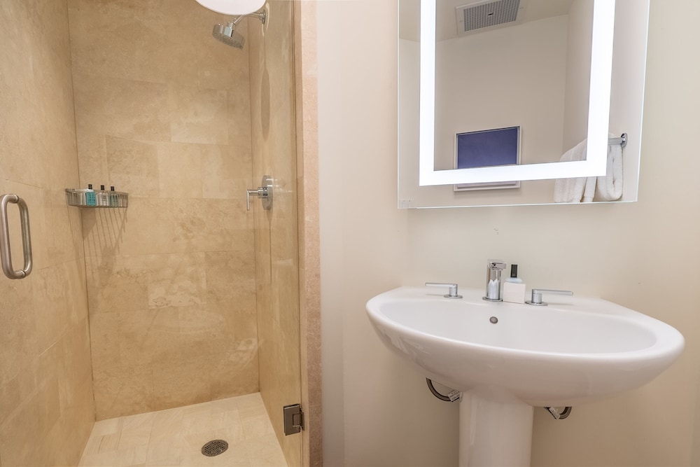 Fontainebleau Miami Beach Private Luxury Suites - photo 332