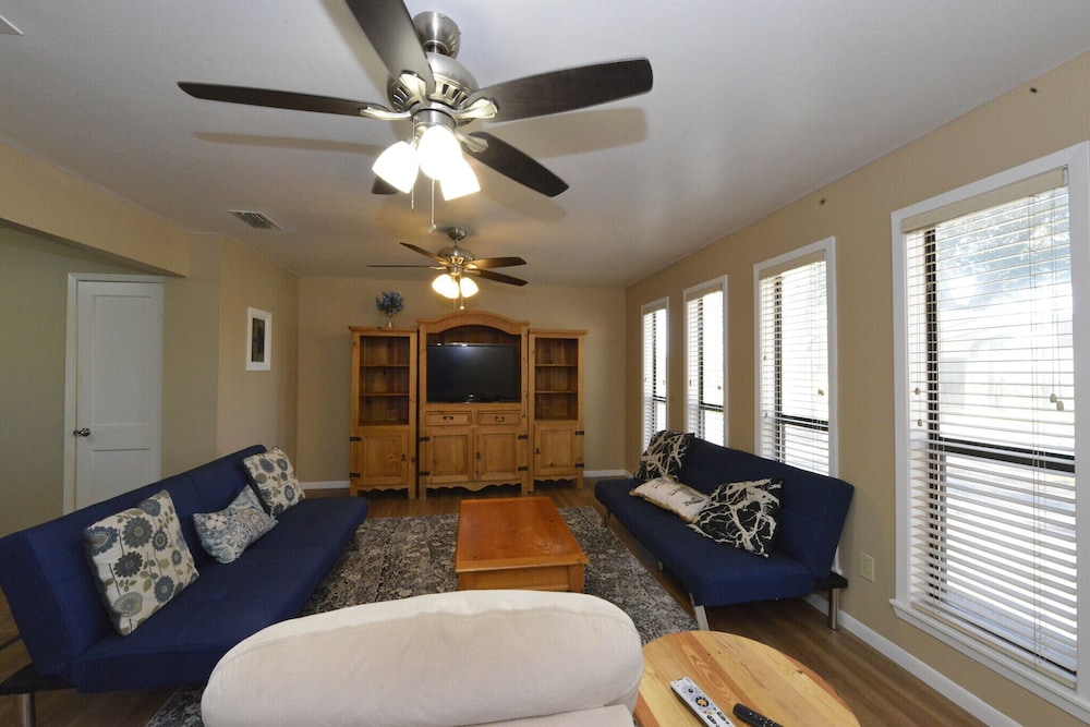 Shiner Country Inn - photo 18