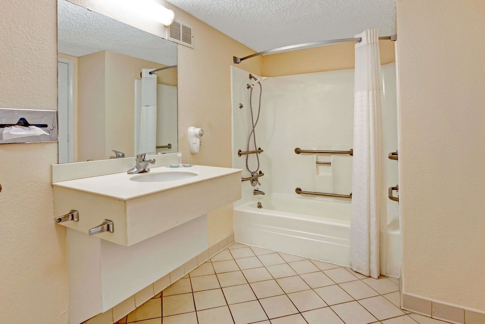 Travelodge by Wyndham North Richland Hills Dallas Ft Worth - photo 13