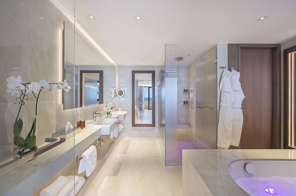Amathus Beach Hotel Limassol Limassol Cyprus — Room (photo 5 of 5)