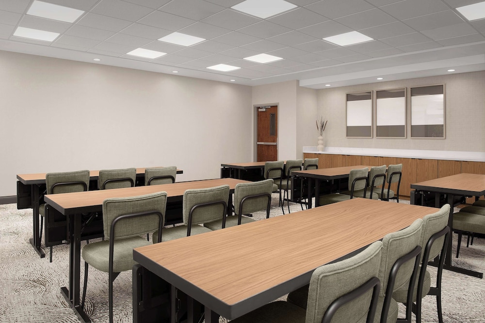 Hampton Inn & Suites Paso Robles - photo 36