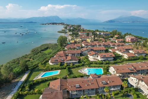 Caesar Sirmione Luxury Apartments — 4-Star Luxury Hotel in Sirmione, Italy