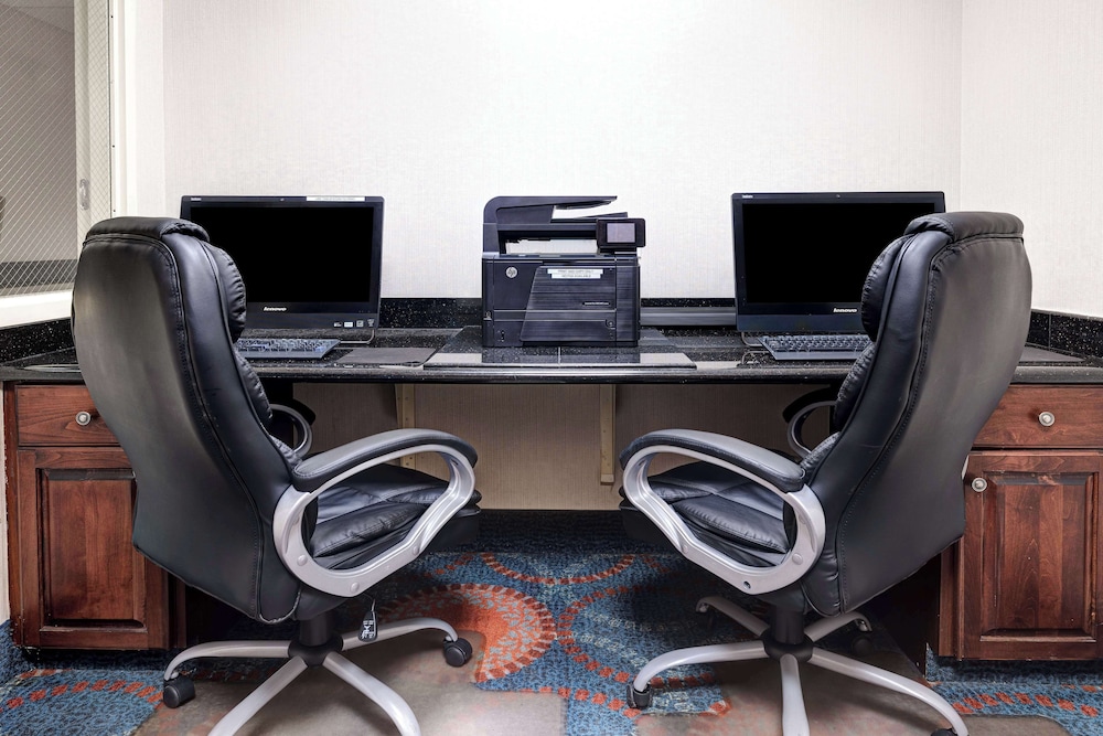 Hampton Inn Victoria - photo 42