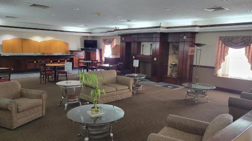 Windsor Inn & Suites - photo 2