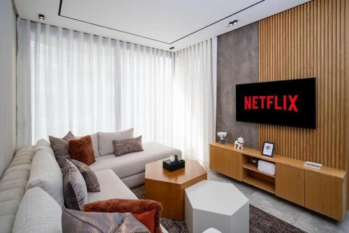 Studio chic avec parking — 4-Star Luxury Hotel in Casablanca, Morocco