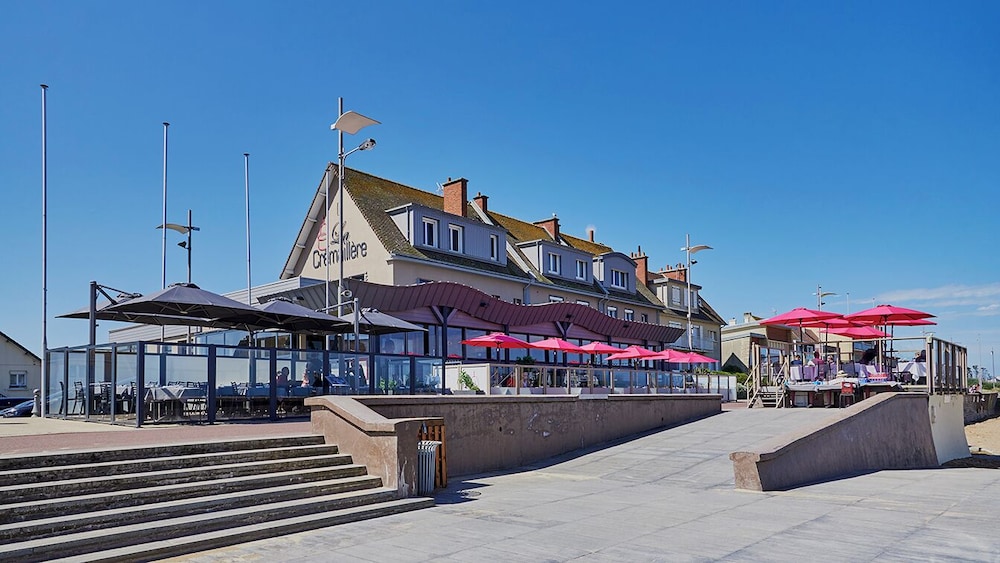 La Cremaillere Hôtel Restaurant in Courseulles-Sur-Mer, France