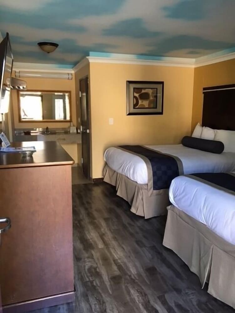 Hollywood Palms Inn and Suites - photo 39