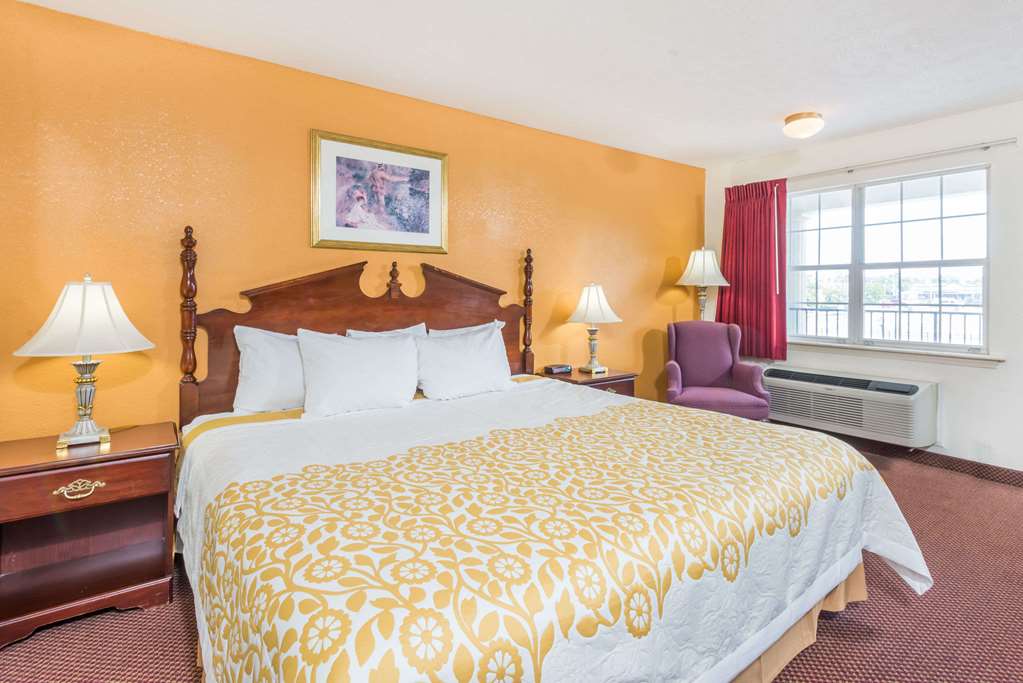 Days Inn by Wyndham Amherst - photo 13