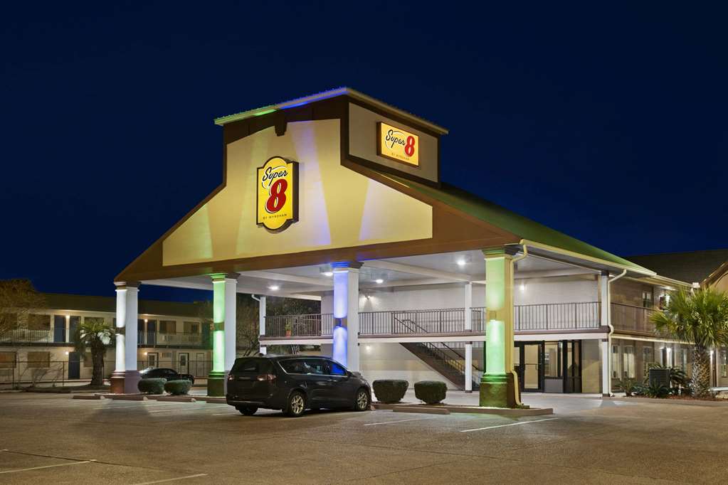 Super 8 by Wyndham Gulfport Biloxi Airport - photo 2