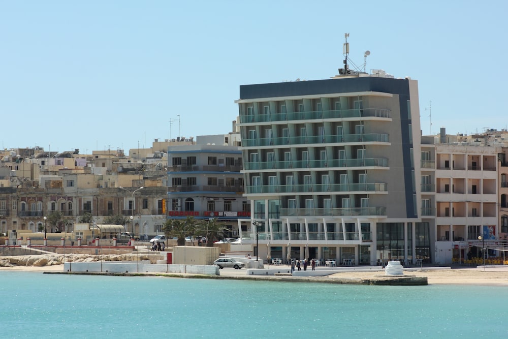Water's Edge - carbon neutral hotel in Birzebbuga