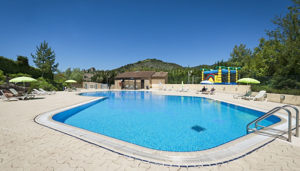 Village vacances Léo Lagrange Montbrun - carbon neutral hotel in Sault