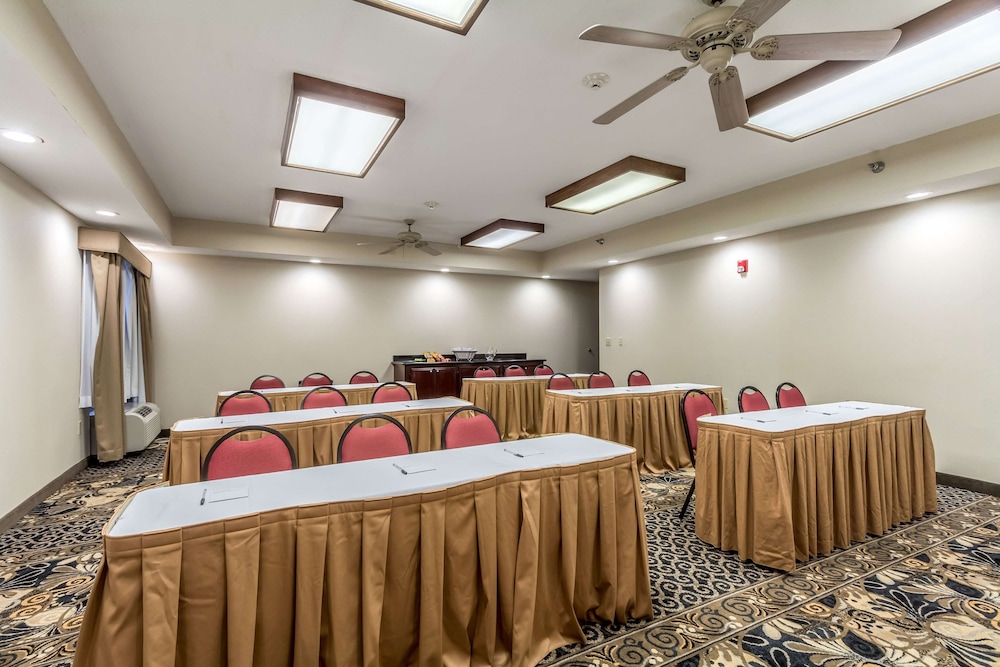 Hampton Inn Jackson Pearl International Airport - photo 35