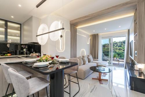 The Signature Suite By Duhomes