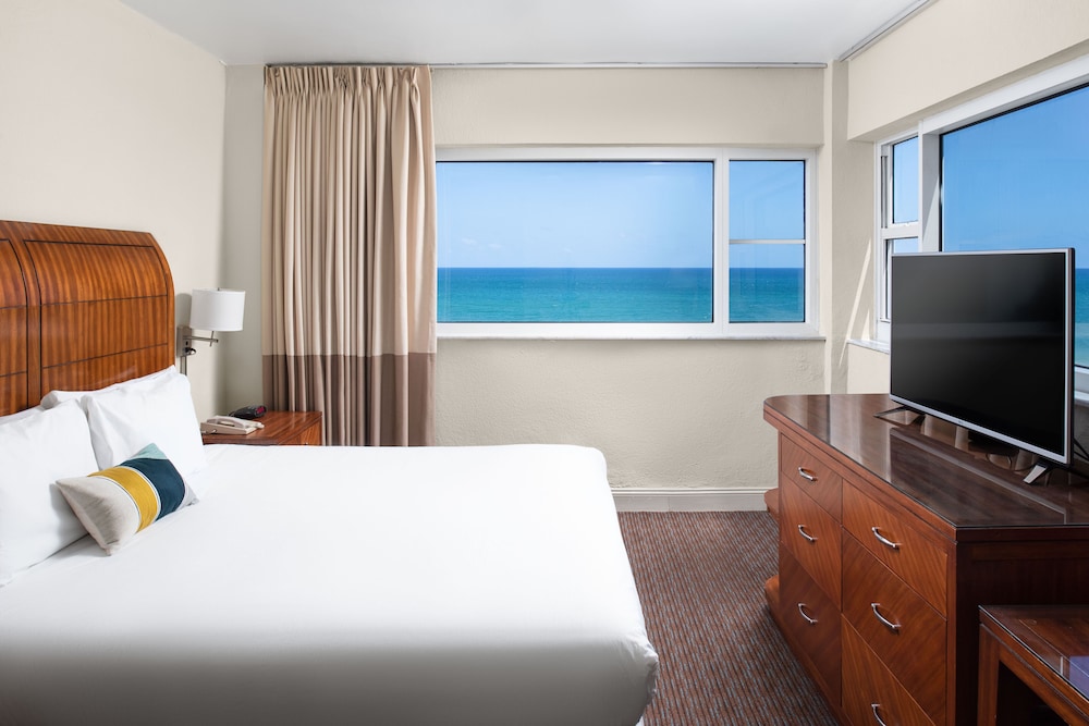 Sherry Frontenac Oceanfront Hotel - photo 14