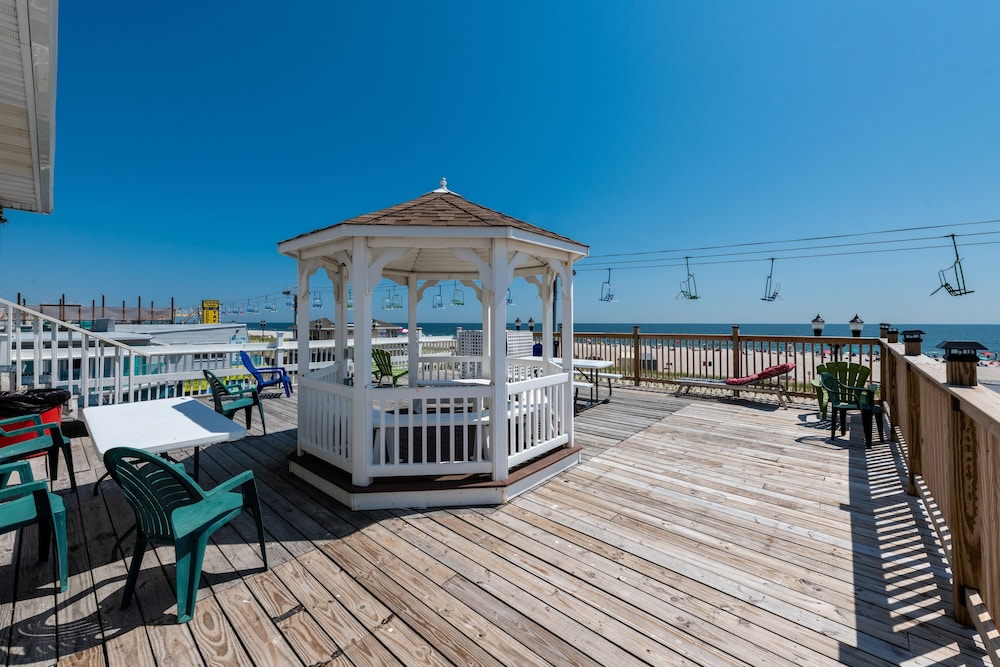 Boardwalk Hotel Charlee & Beach House Rentals - photo 57