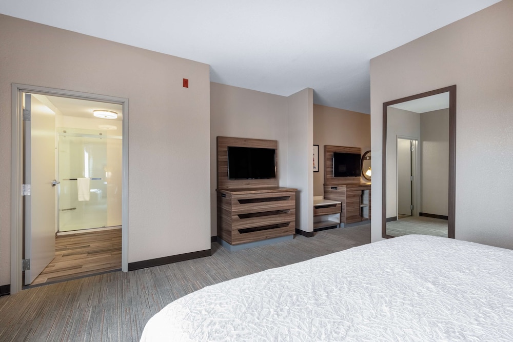 Hampton Inn St. Robert Ft. Leonard Wood - photo 20