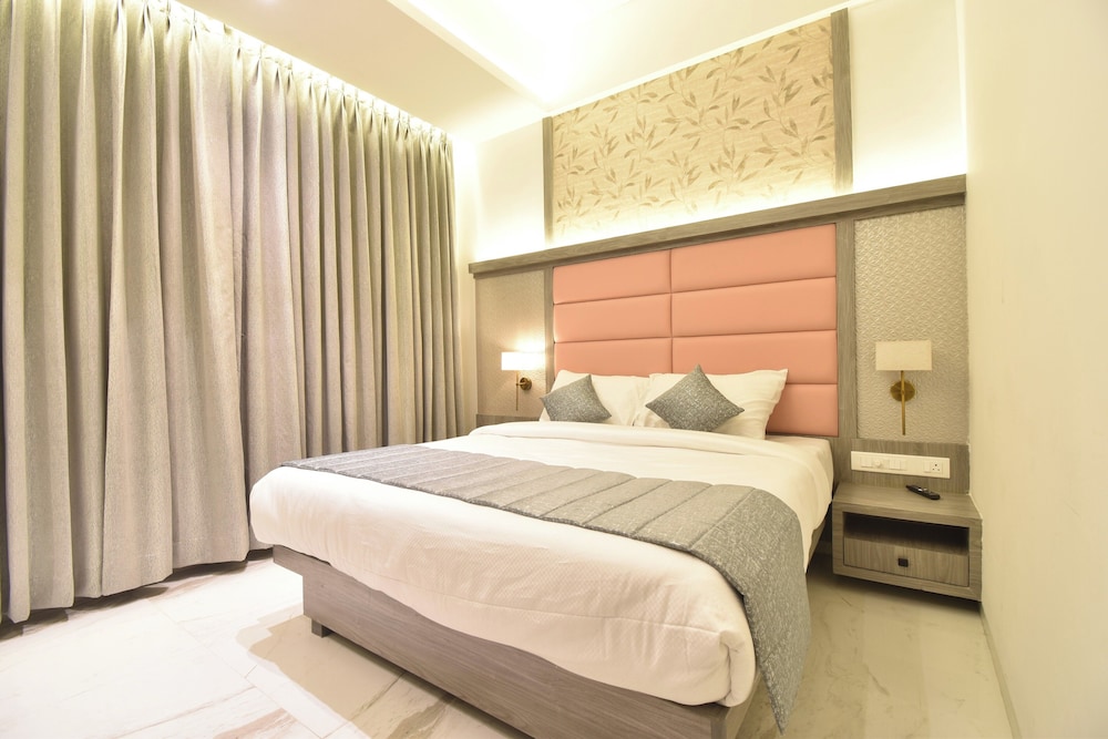 La Dhalia By Glitz Hotels in Thane, India