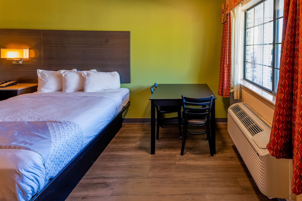 OYO Hotel Yoakum West - photo 16