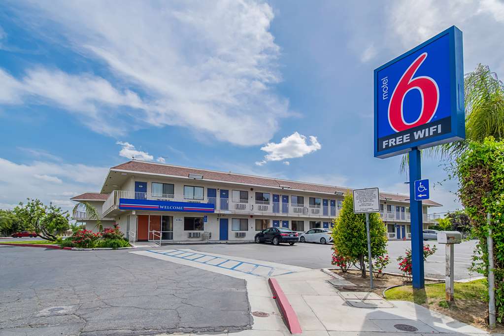 Motel 6 Bakersfield CA Airport - featured photo