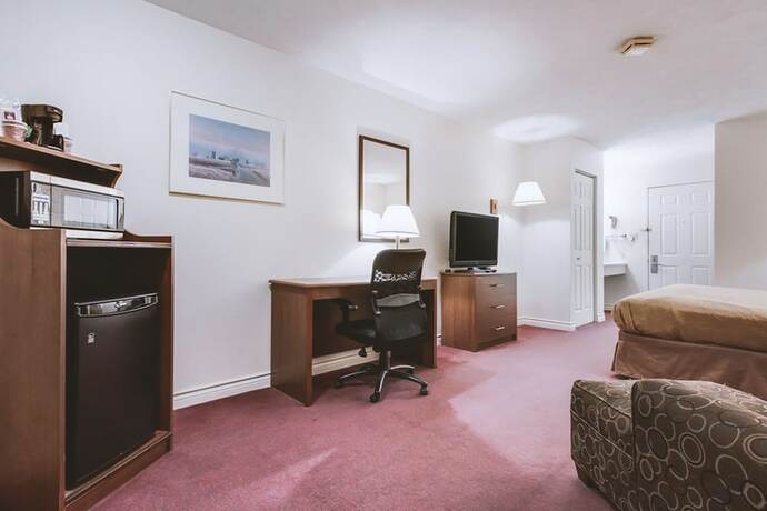 Sky Palace Inn & Suites Mccook - photo 11