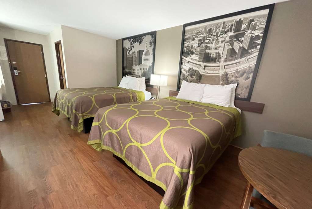Super 8 by Wyndham Eureka Six Flags Nearby - photo 27
