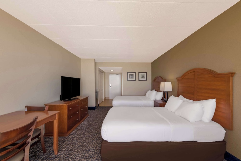 Comfort Inn South Oceanfront - photo 5