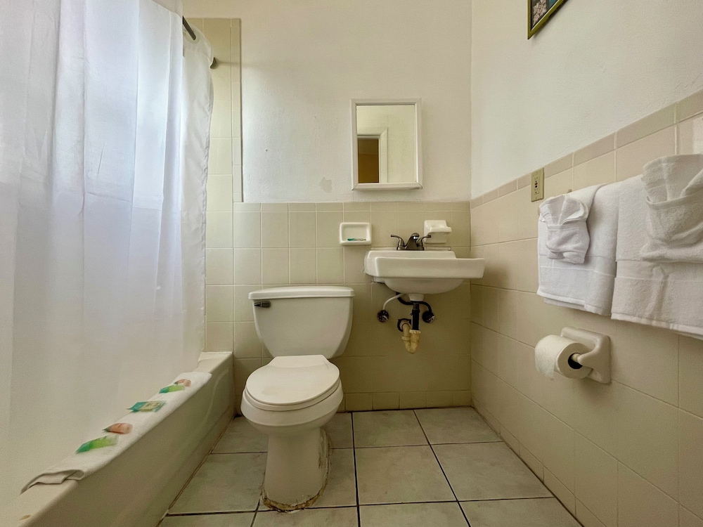Ocean Holiday Motel - photo 21