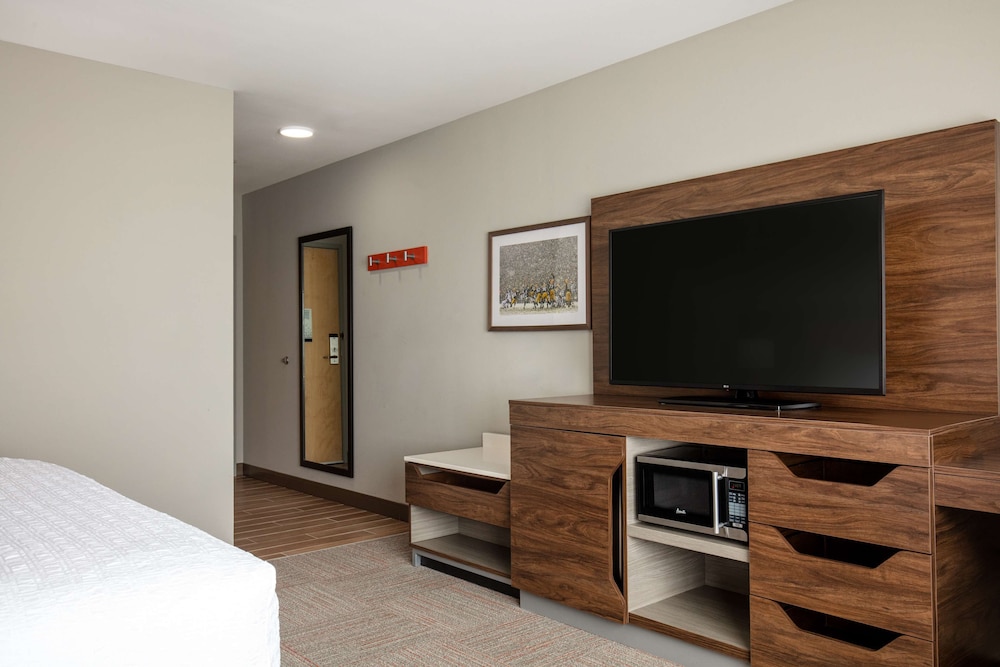 Hampton Inn by Hilton Green Bay Stadium - photo 16