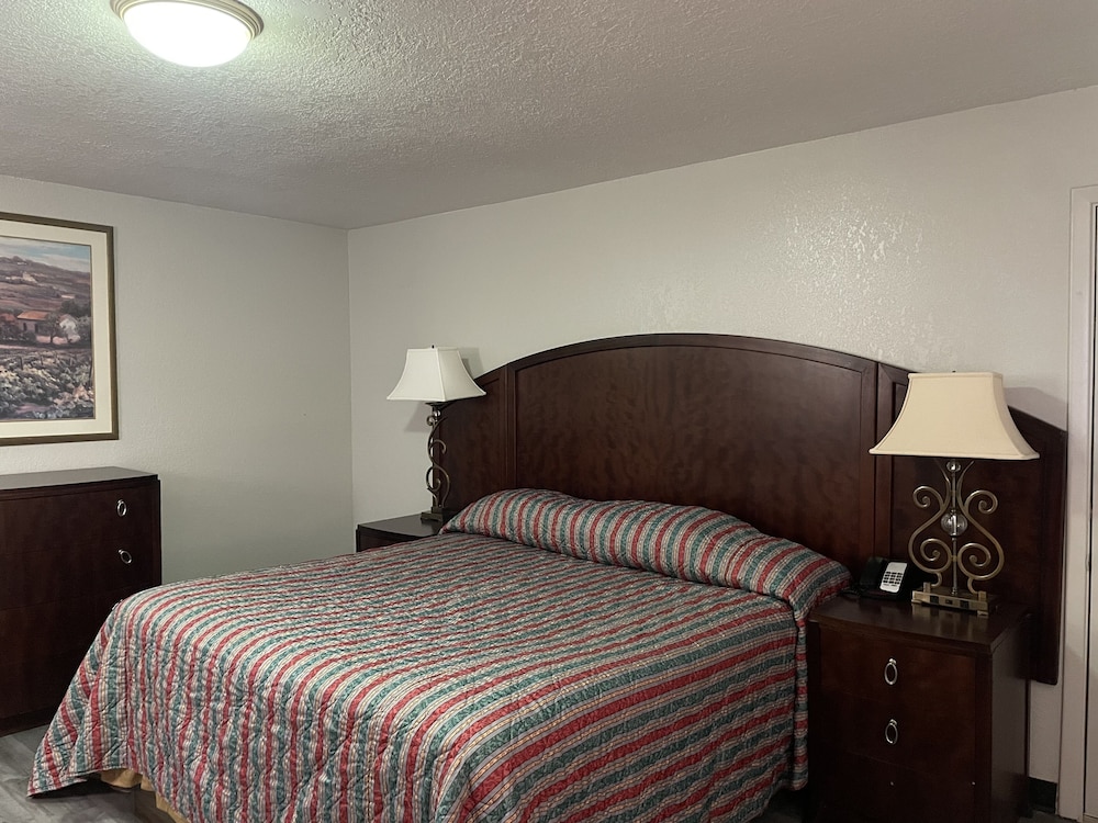 Travelodge by Wyndham Farmington Hwy 64 - photo 18