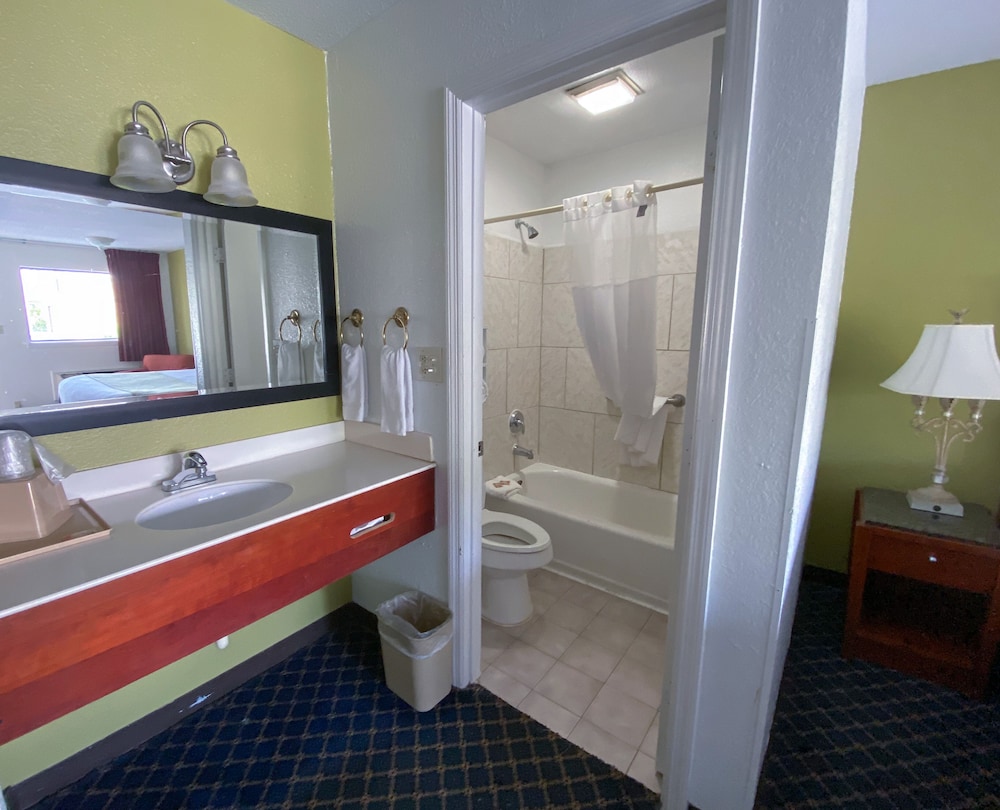 Royal Inn Richmond Hill Savannah I 95 - photo 21