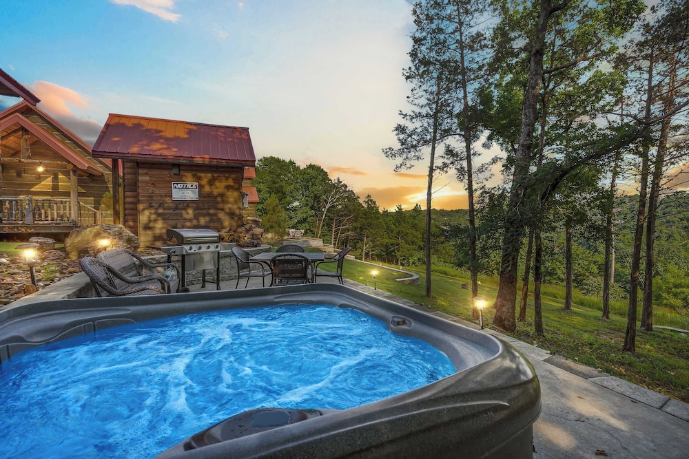 Antler Summit Trio For 16 - last minute hotel in Branson
