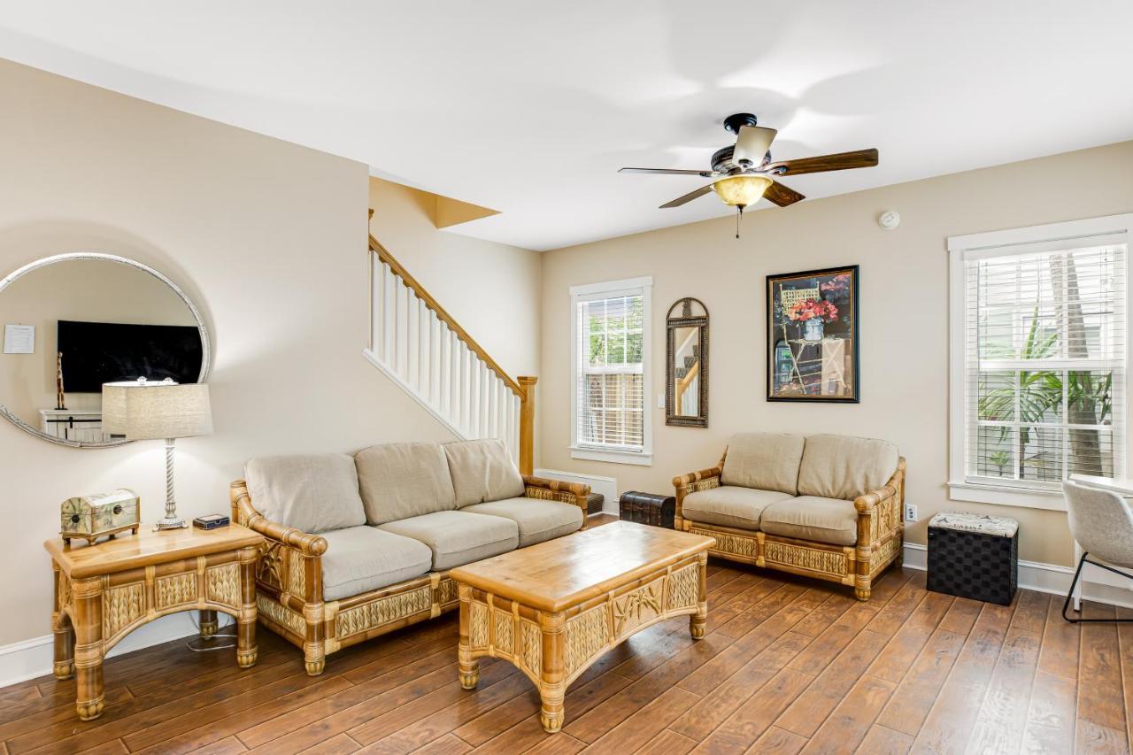 Dancing Palms in Key West, United States