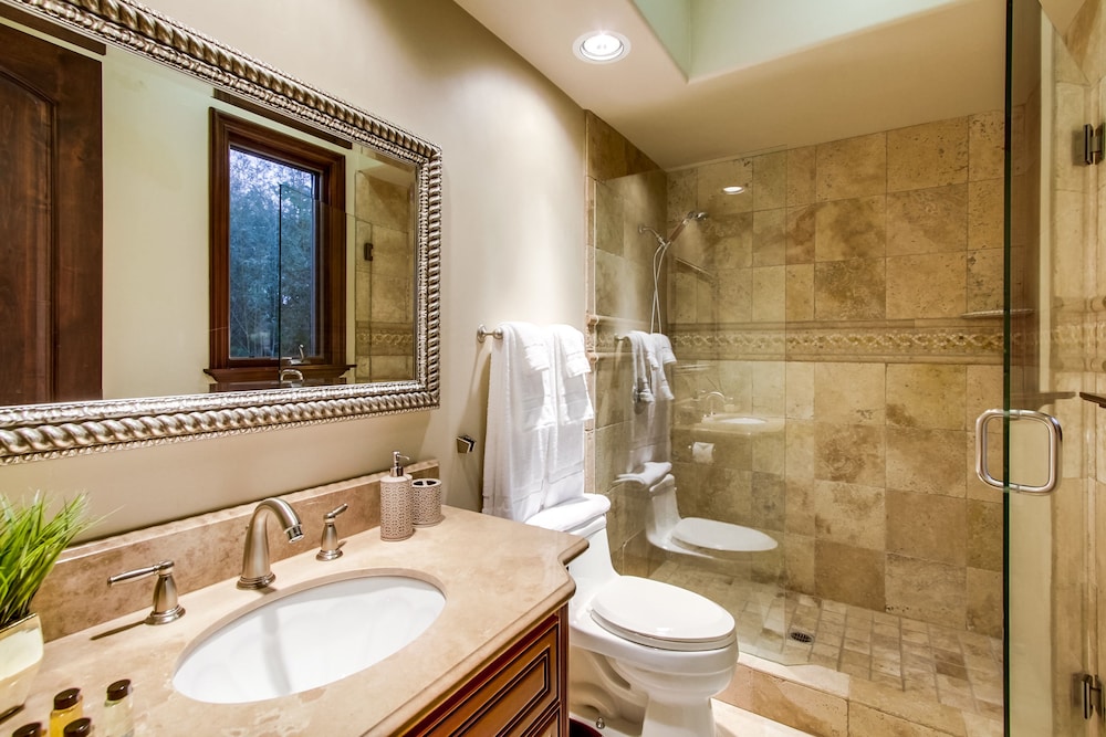 Tropical 5BR La Jolla Retreat by NamaStay - photo 11