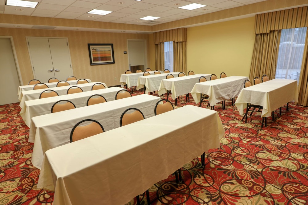 Hampton Inn Lincolnton - photo 22