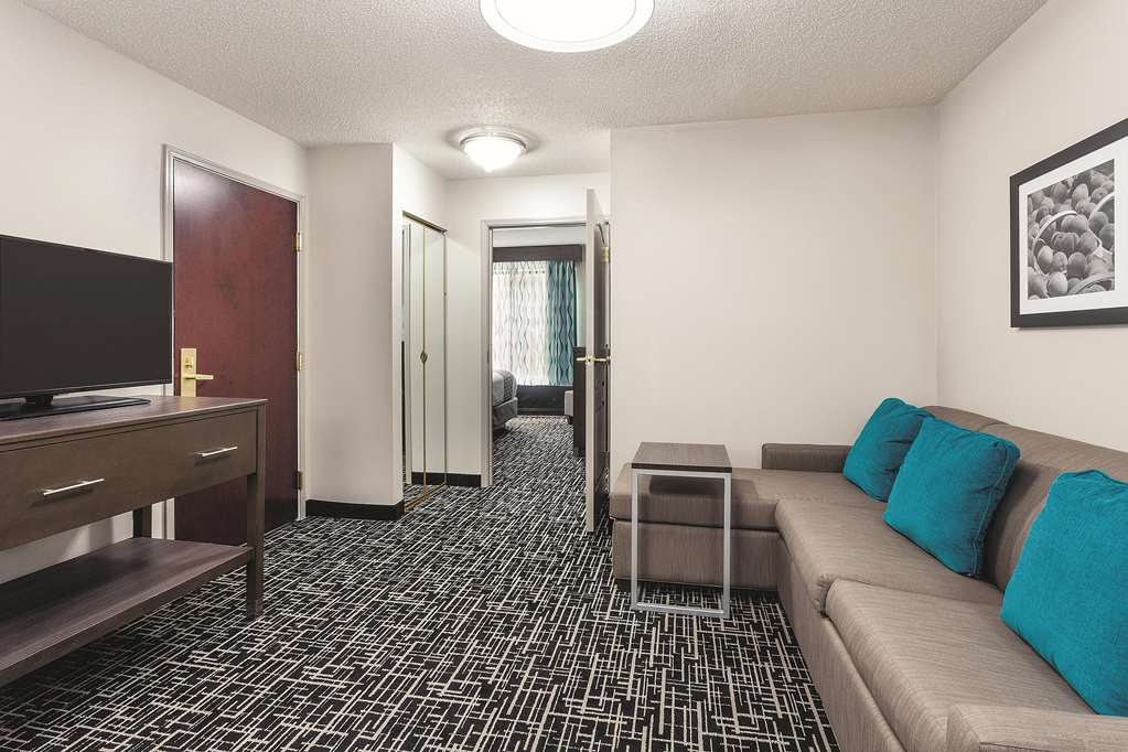 La Quinta Inn & Suites by Wyndham Covington - photo 18