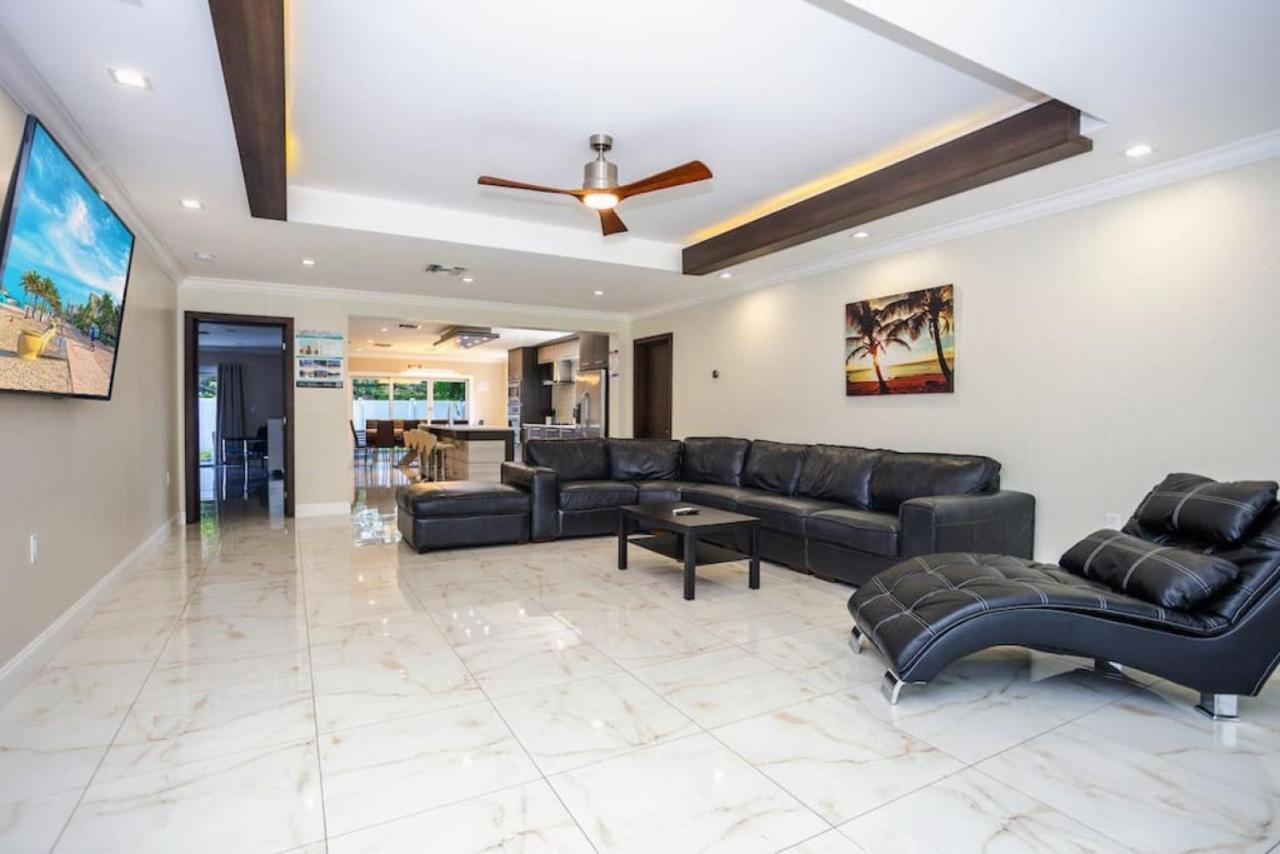 Luxury 4BR & 4BA Villa Heated Pool Minutes To Beach — 4-Star Luxury Hotel in Hollywood, United States