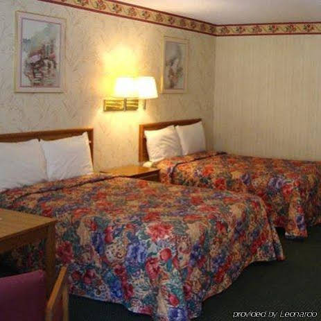 Relax Inn Charlotte - photo 7