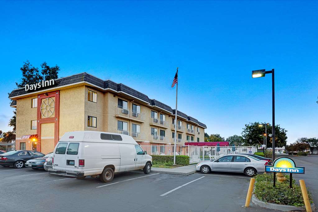 Days Inn by Wyndham Woodland - photo 2