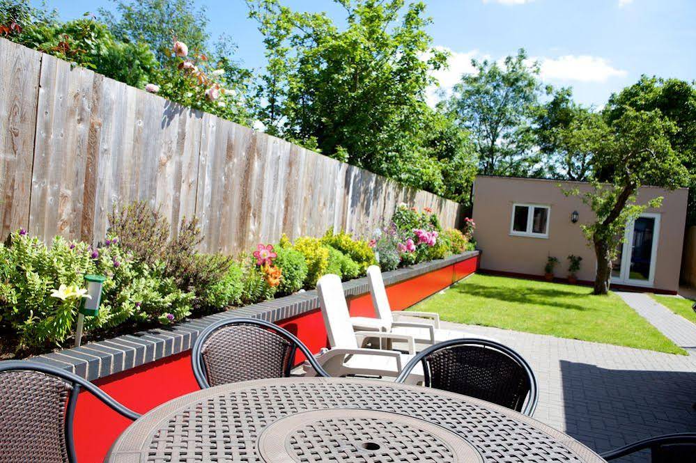 No. 82 B&B — 4-Star Luxury Hotel in Stratford-Upon-Avon, United Kingdom